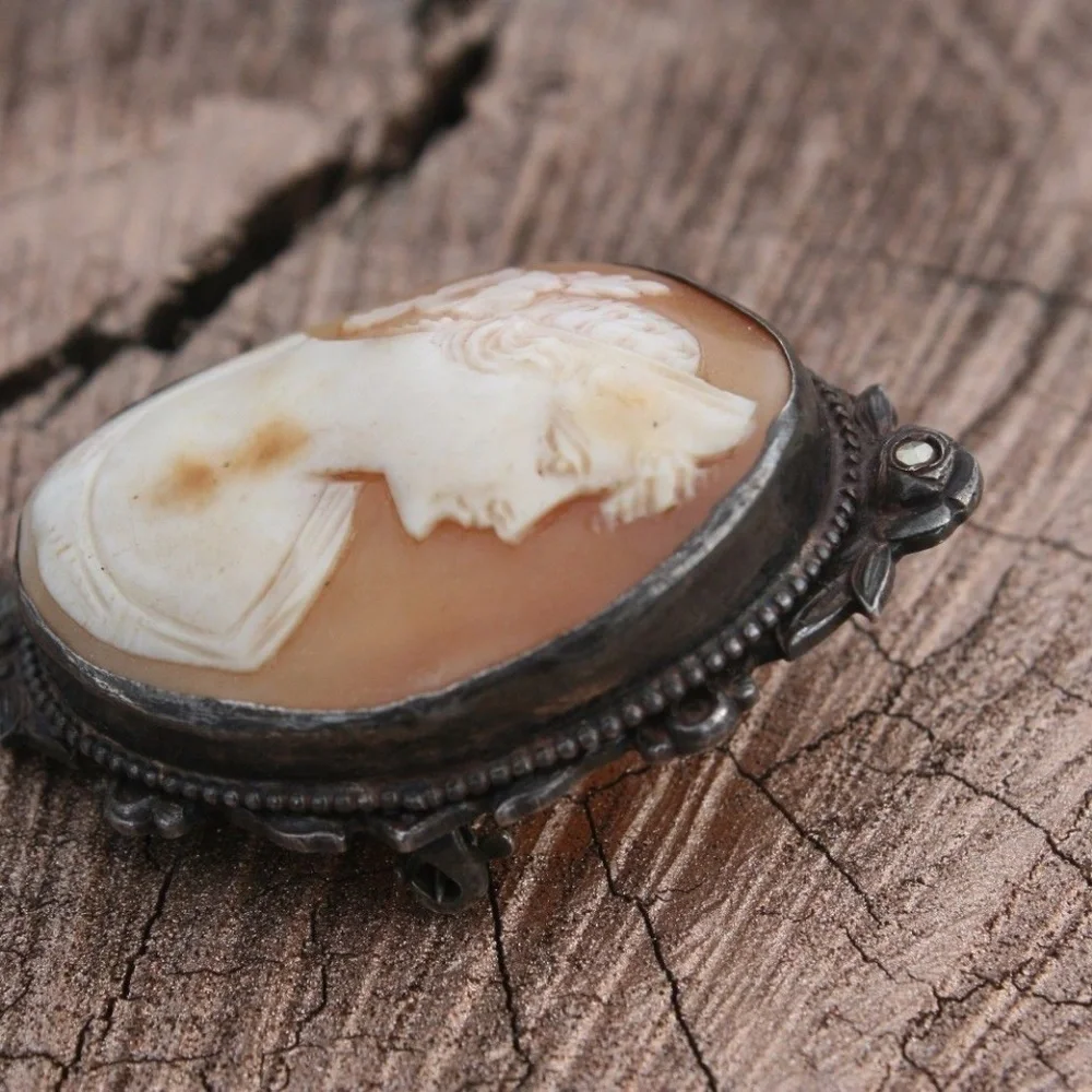 Fine Antique Victorian Shell Cameo Brooch Silver